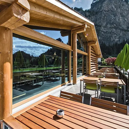 Ustria Parlatsch Trin