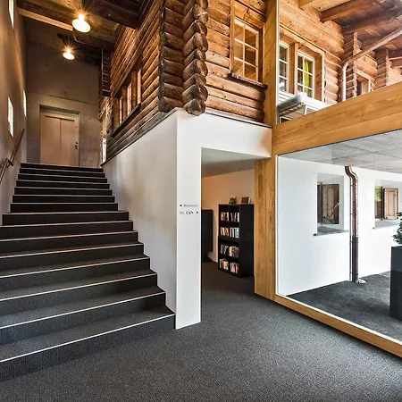 Ustria Parlatsch מלון